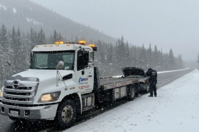 24/7 roadside towing service